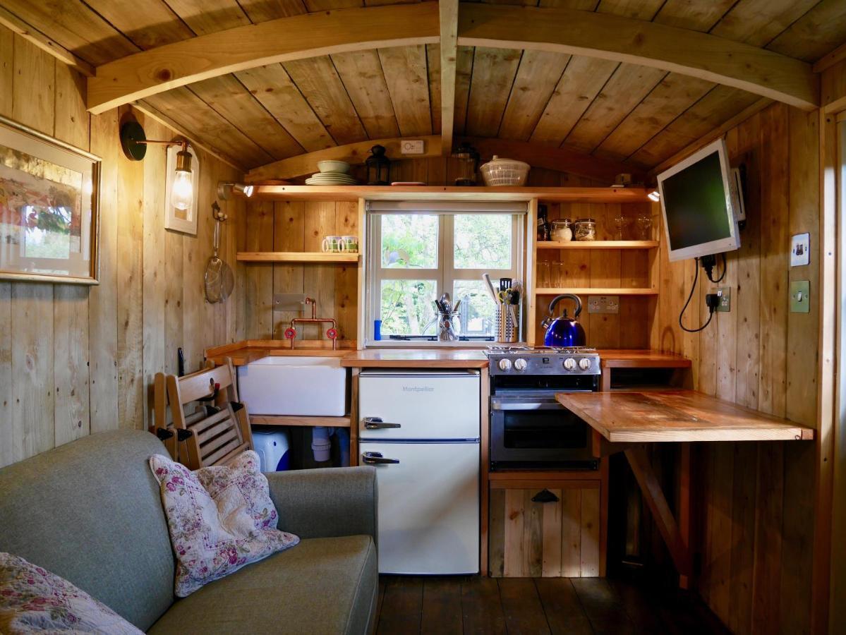 The Wayside Shepherd Hut Beaulieu Exterior photo