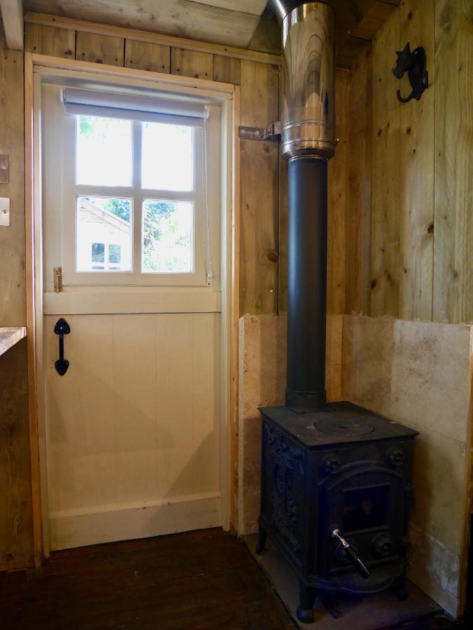 The Wayside Shepherd Hut Beaulieu Exterior photo