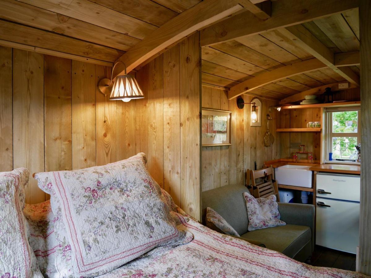 The Wayside Shepherd Hut Beaulieu Exterior photo
