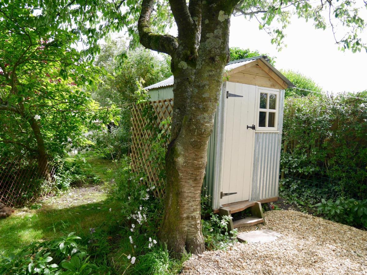 The Wayside Shepherd Hut Beaulieu Exterior photo