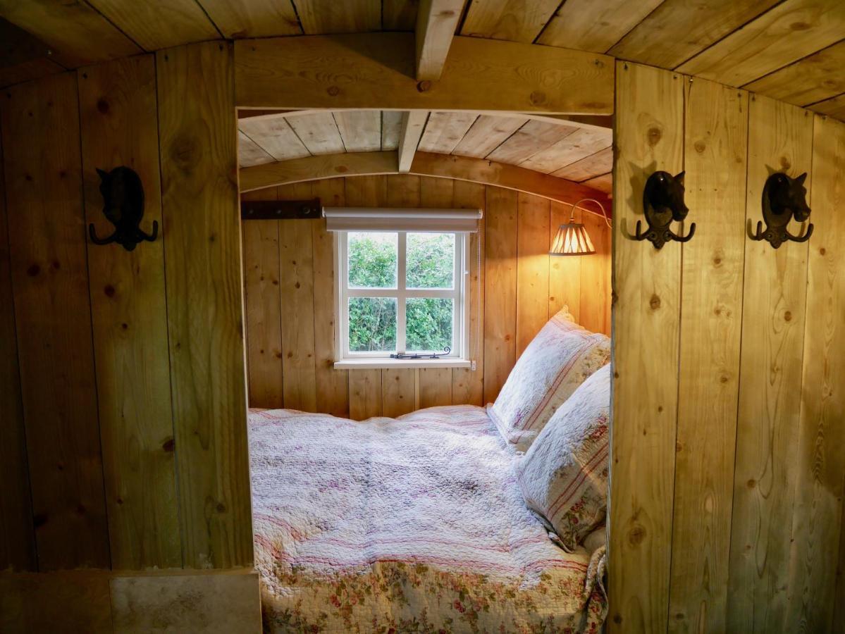 The Wayside Shepherd Hut Beaulieu Exterior photo